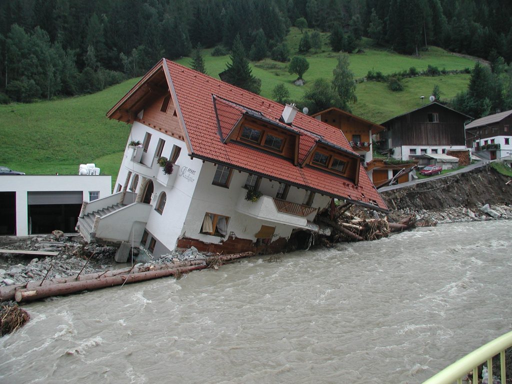 Hochwasserschaden an einem Haus
